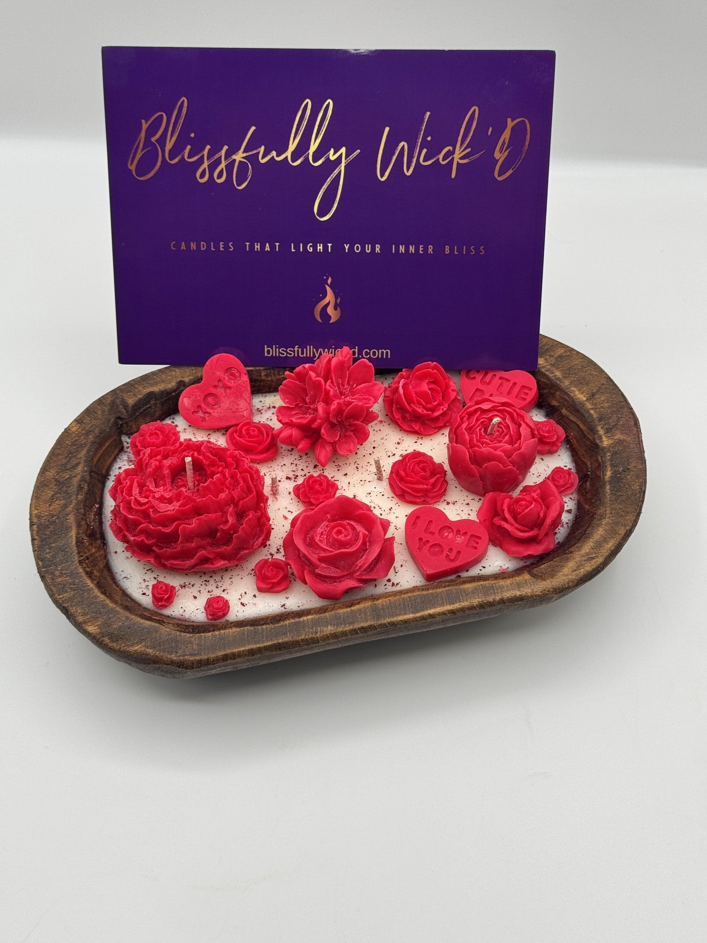 Red Heart Flowerbed Soy Candle in a Wooden Bowl