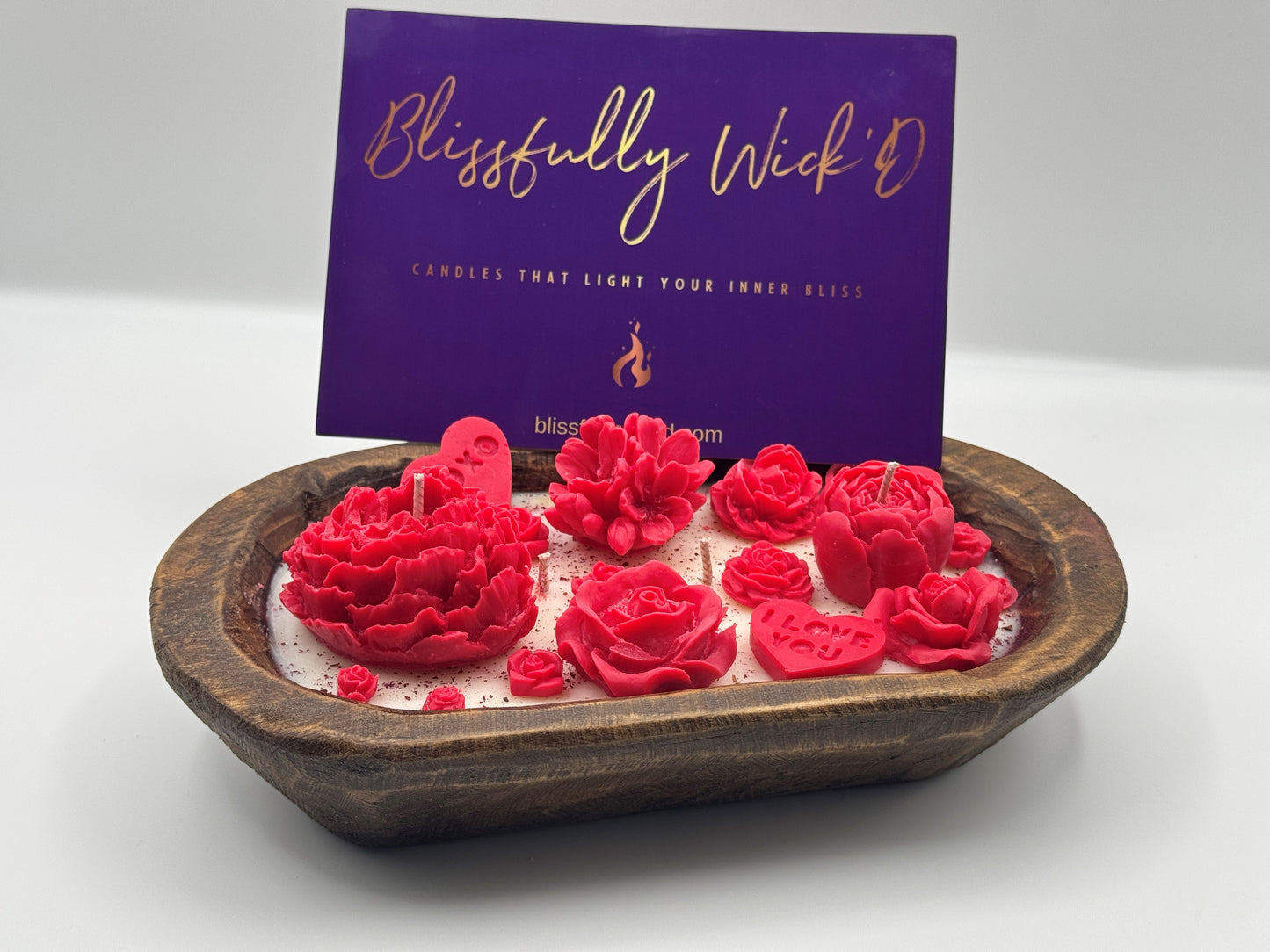 Red Heart Flowerbed Soy Candle in a Wooden Bowl