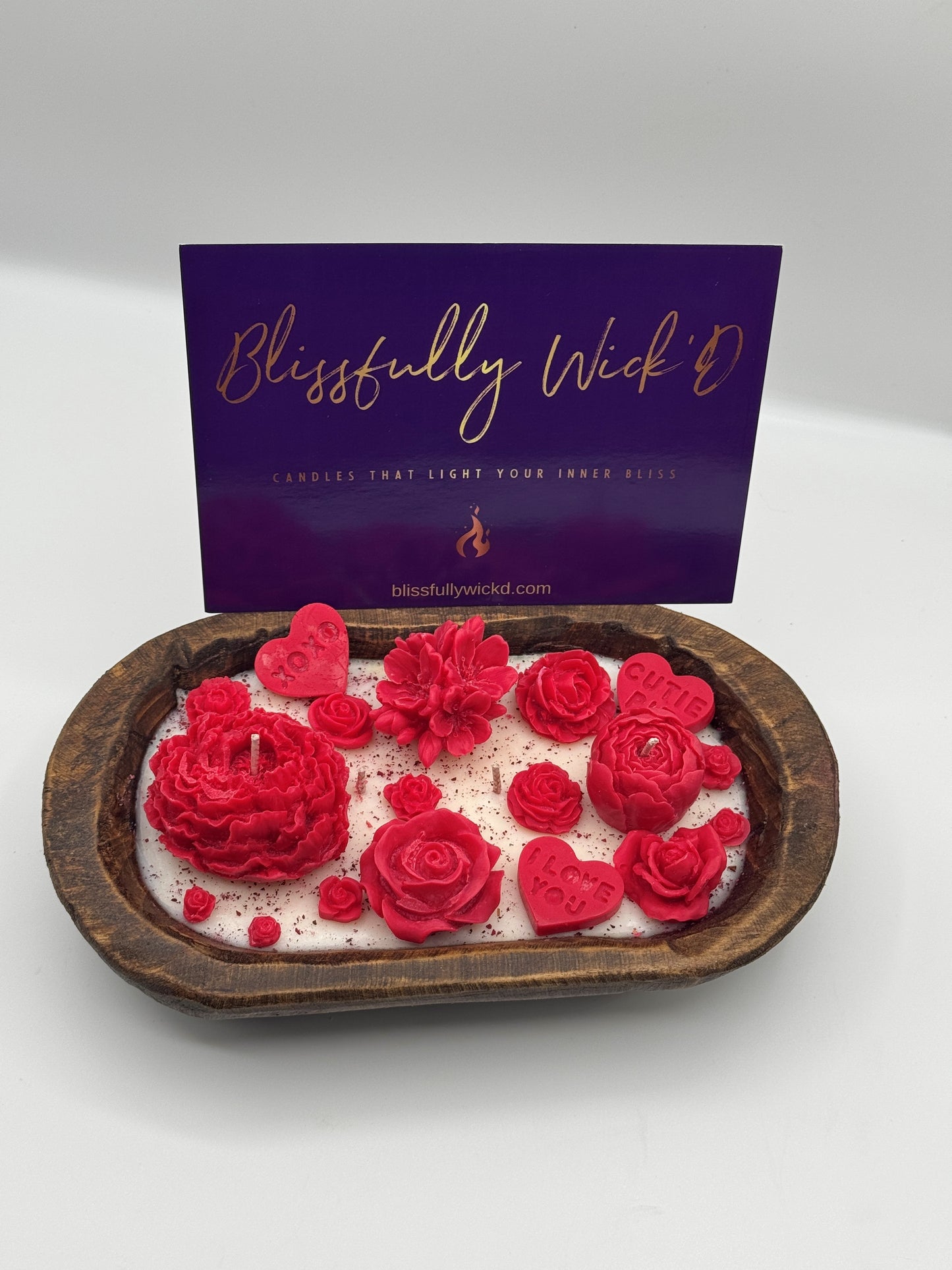 Red Heart Flowerbed Soy Candle in a Wooden Bowl