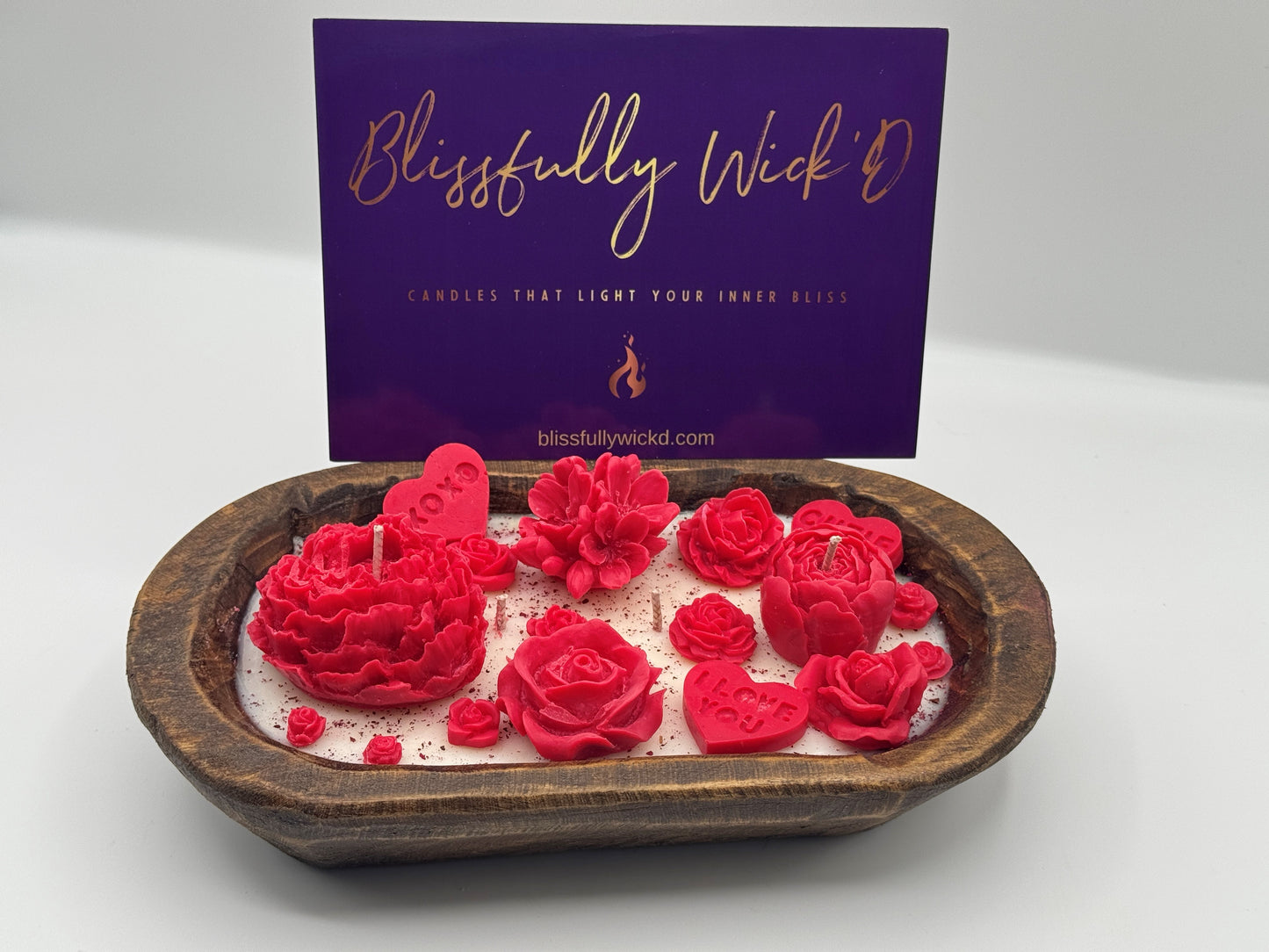 Red Heart Flowerbed Soy Candle in a Wooden Bowl